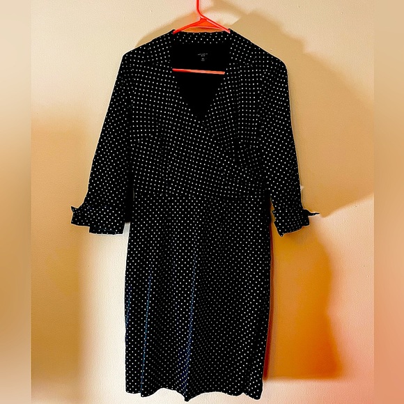 Anne Taylor dress. Side zipper. 3/4 sleeves. Black with polka dots. Knee length - Picture 1 of 5